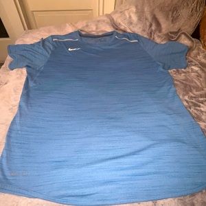 Nike Dri-Fit Short Sleeved T-shirt. Sz L